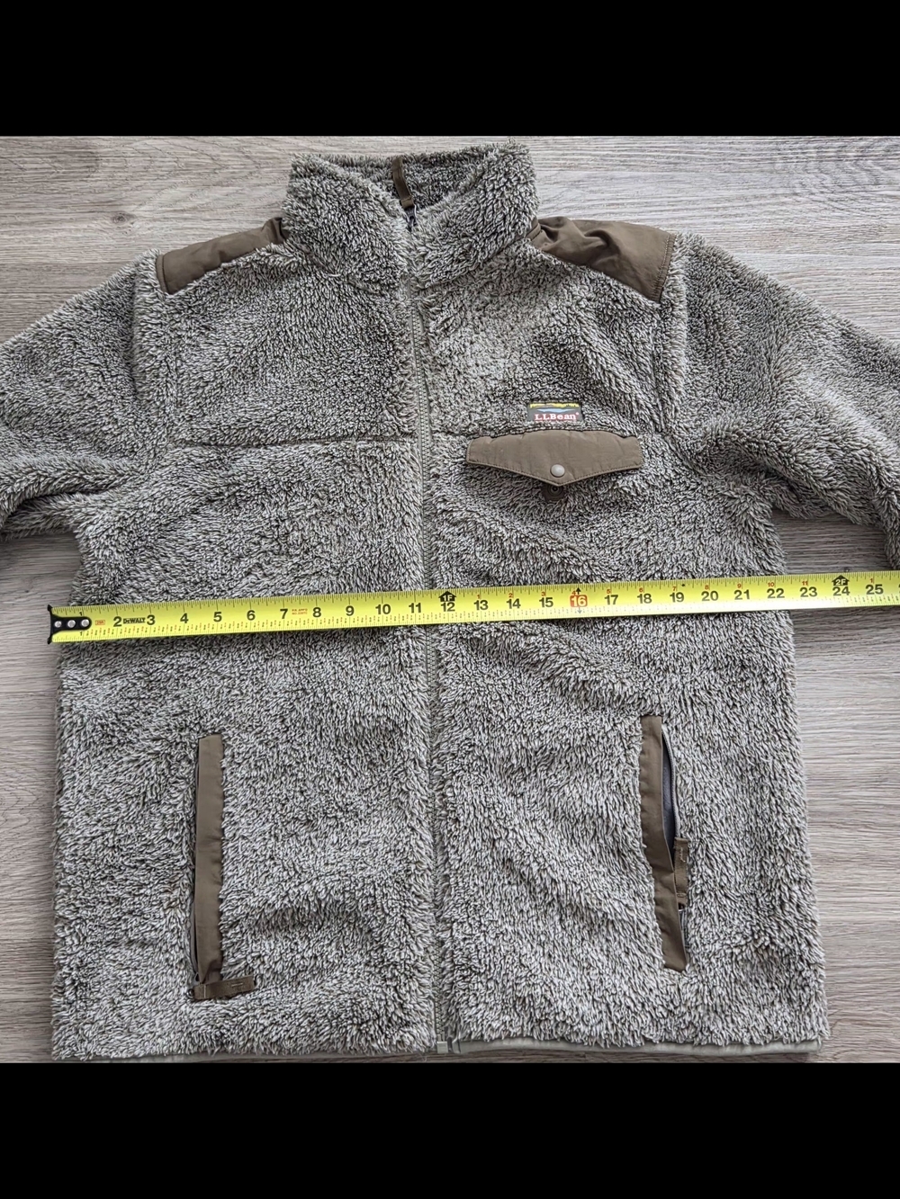 L. L. Bean Sherpa Fleece Zip Jacket in Taupe and Brown It has a small stain. - Picture 4 of 7